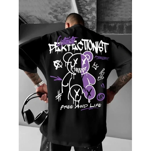 Erkek OversizeGrafik Tişört CAMPBRASTCOOPERATION Kalın Yazı Bisiklet Yaka, Kısa Kol, Kalın Mor ve Siyah Desenli Yazlık Sokak Kıyafeti - Siyah