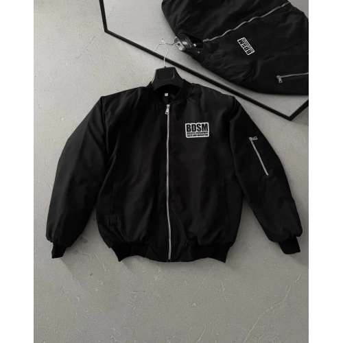 Erkek Siyah Bomber Mont – Fermuarlı, Cepli, Kapitone Astarlı, Göğüs Baskılı Tasarım Günlük Rahat Ceket - Siyah