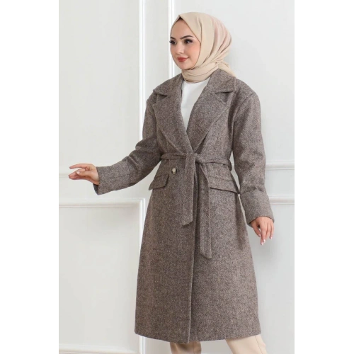 Kadın Kaşe Kaban – Uzun Boy Kruvaze Yaka Kuşaklı Tesettür Kaşe Kışlık Kaban, Astarlı Şık Yünlü Dokuma Oversize Rahat Kalıp Cepli Düğmeli Modern Kap Modeli - Vizon