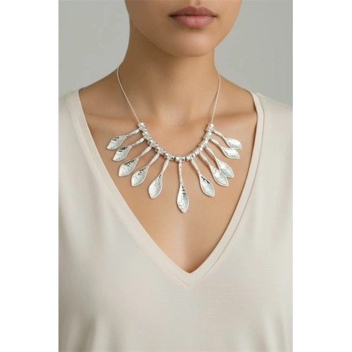 ÖZEL TASARIMLI YAPRAK FİGÜRLÜ GÜMÜŞ KAPLAMA KOLYE