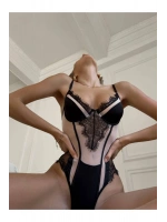 Balenli Tül Detaylı Siyah Bodysuit
