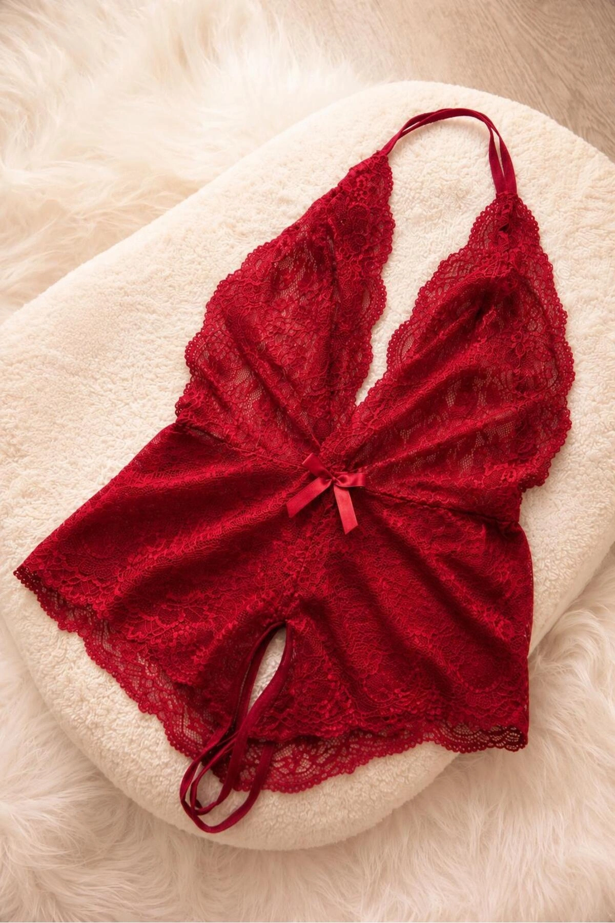 Derin V Yaka Özel Kesim Dantel Bodysuit