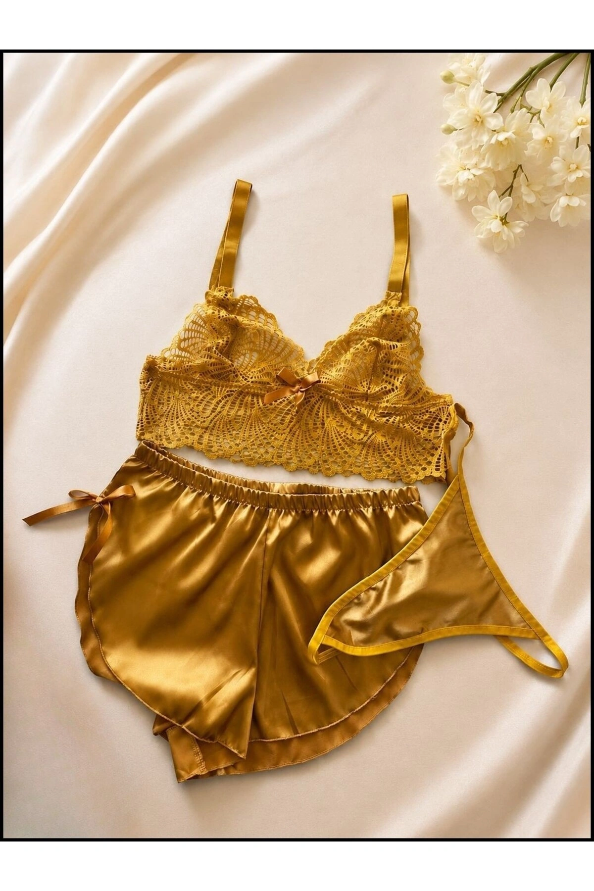 Saten Dantelli Şortlu Pijama Takımı