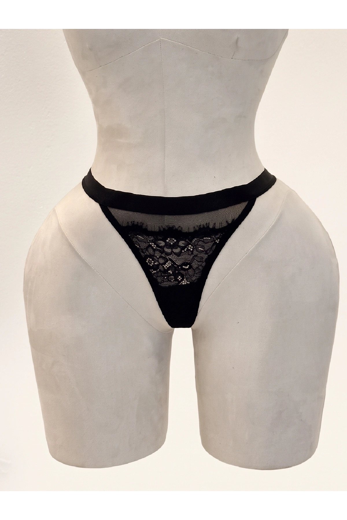 Lace Desire Çiçek Dantelli Kalın Bant Detaylı Külot - Siyah