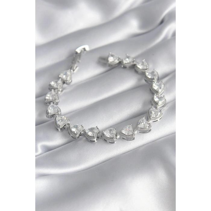 Pirinç Gümüş Renk Zirkon Taşlı Kalp Model VIP Seri Kadın Bileklik