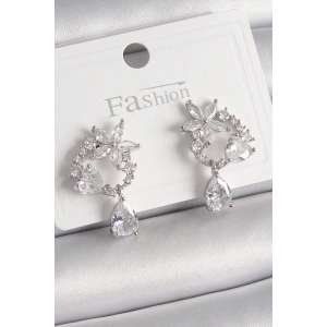 Pirinç Gümüş Renk Zirkon Taşlı Çiçek Model Sallantı Damla Detay Kadın Küpe