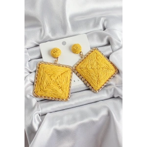 Sarı Kare Figürlü Hasır Örgü Model Gold Renk Kadın Küpe