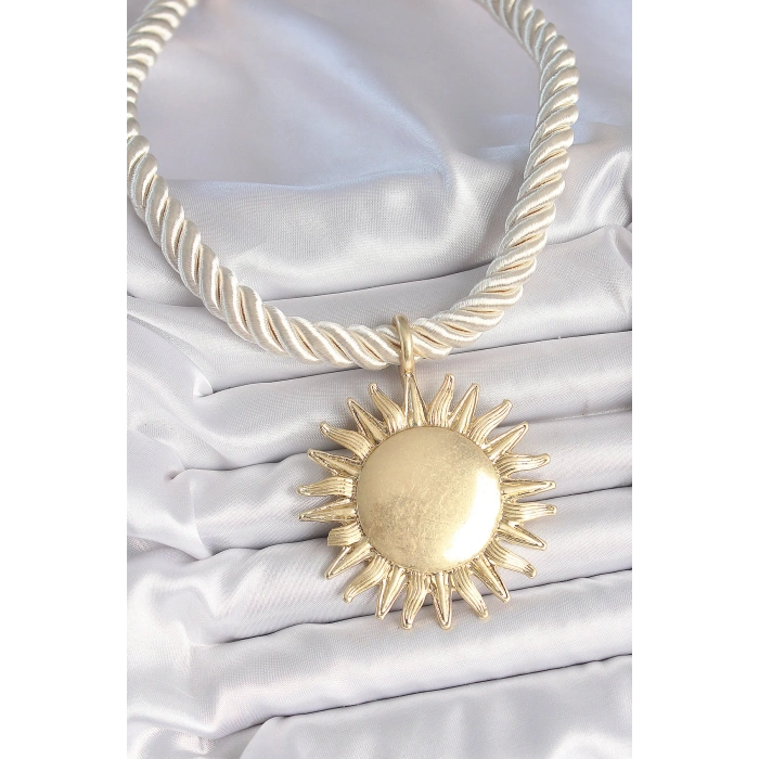 Kırık Beyaz Halat Model Gold Renk Güneş Figürlü Pirinç Kolye