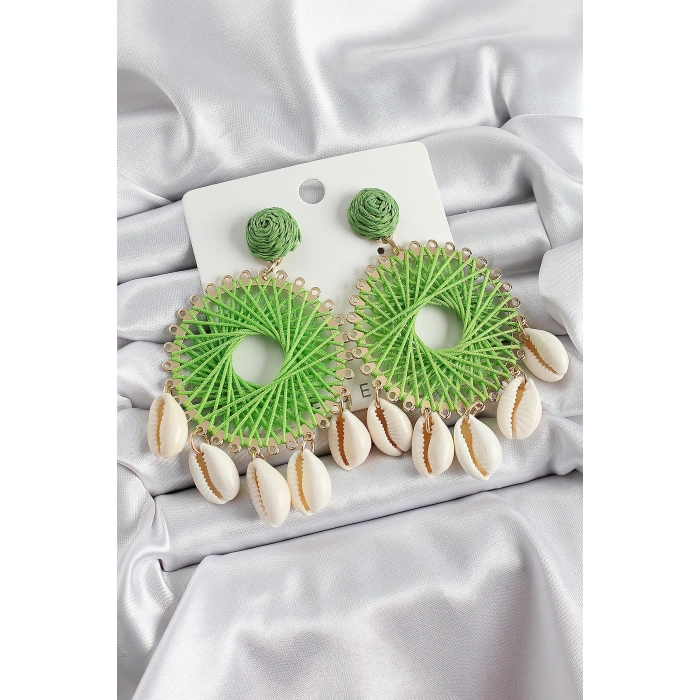 Yeşil Hasır Örgü Sarmal Model Sallantılı Deniz Kabuğu Detaylı Gold Renk Kadın Küpe