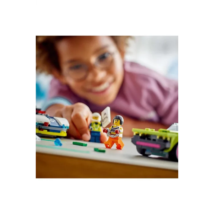 LEGO POLİS ARABASI VE SPOR ARABA TAKİBİ