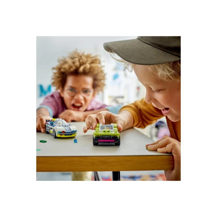 LEGO POLİS ARABASI VE SPOR ARABA TAKİBİ