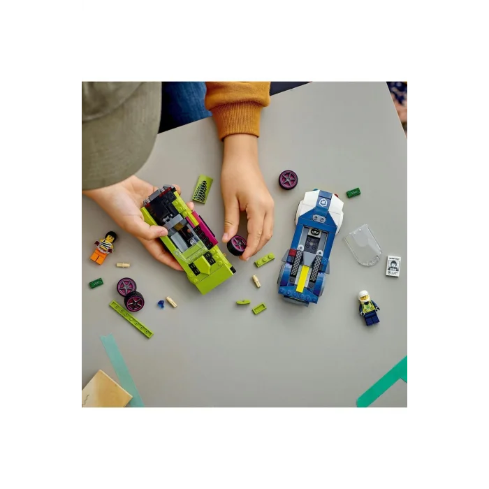 LEGO POLİS ARABASI VE SPOR ARABA TAKİBİ