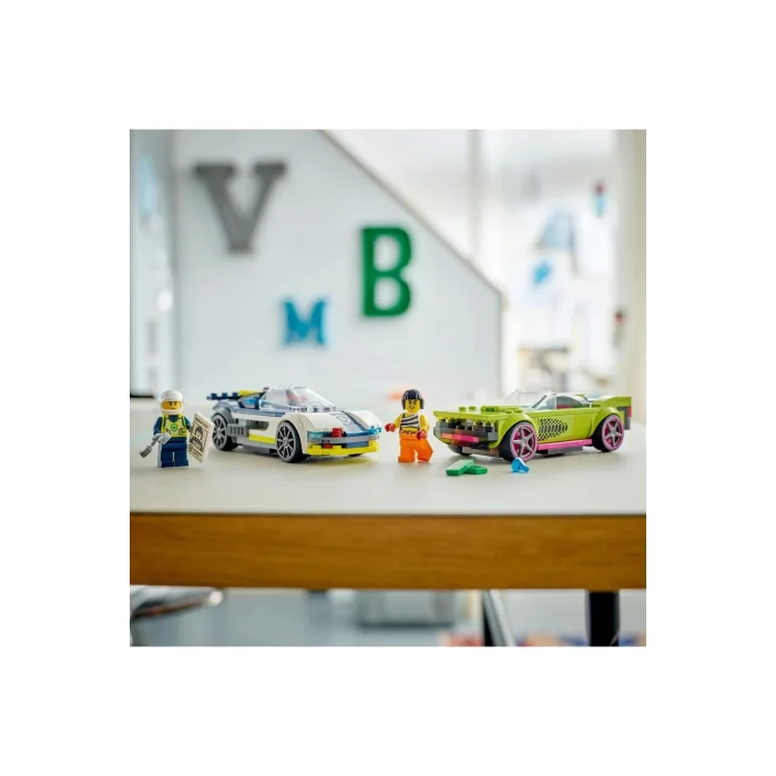 LEGO POLİS ARABASI VE SPOR ARABA TAKİBİ