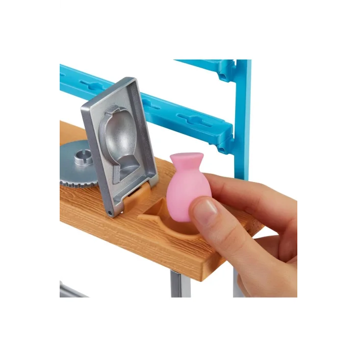 BARBIENİN SANAT ATÖLYESİ OYUN SETİ