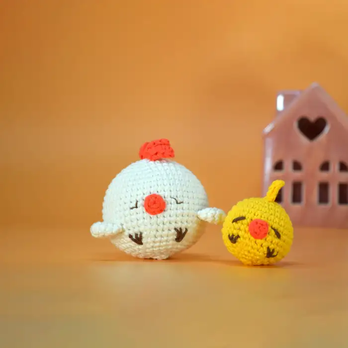 HELLO CRAFTS ADORABLE AMİGURUMİ KİT- MOTHER HEN & BLACK CHICK