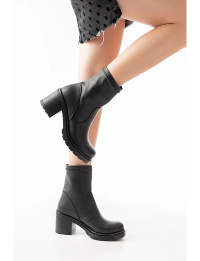 767-3040 Siyah Günlük Kalın Topuklu Kadın Bot