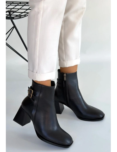 Kanda Siyah Cilt Topuklu Bot