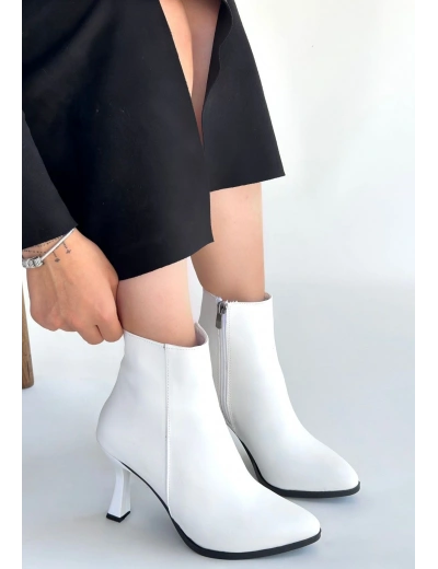 Mişha Beyaz Cilt Topuklu Bot