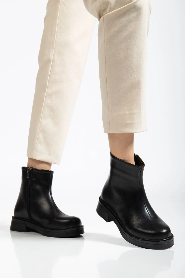 02-3033 Siyah Kırışık Rugan Fermuarlı Günlük Kadın Bot