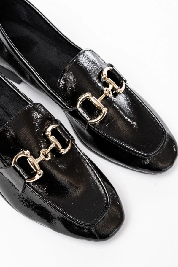 303 Siyah Rugan Toka Aksesuarlı Günlük Kadın Babet