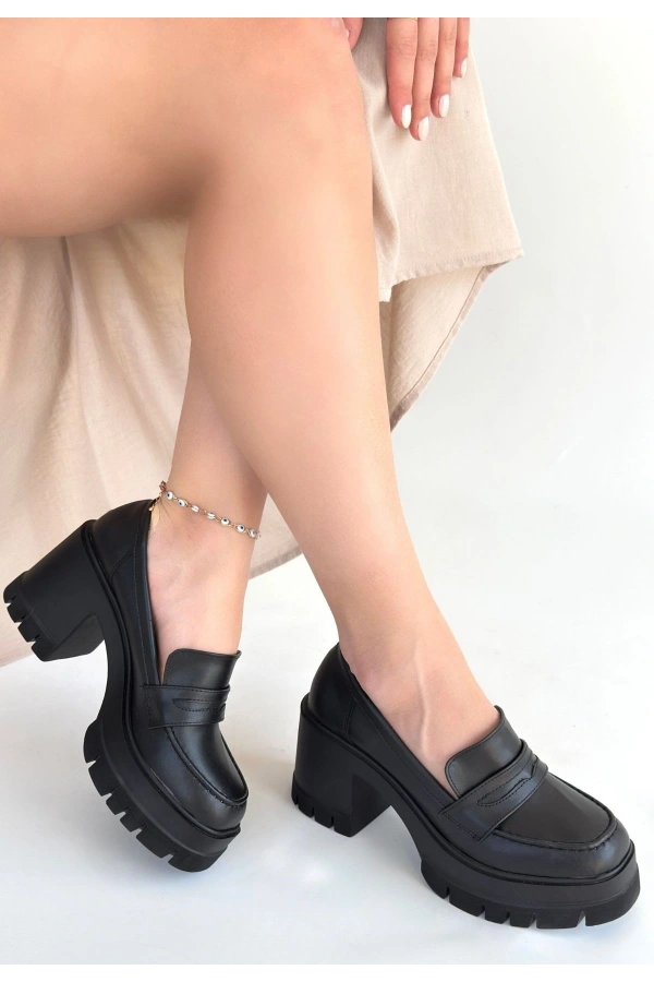 Janes Siyah Cilt Dolgu Topuk Ayakkabı