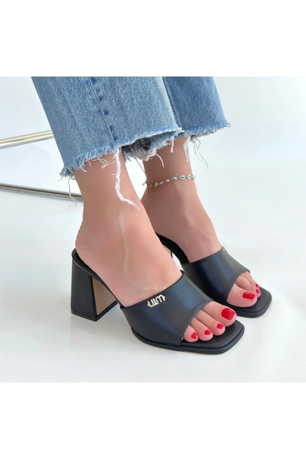 Miyon Siyah Cilt Topuklu Terlik