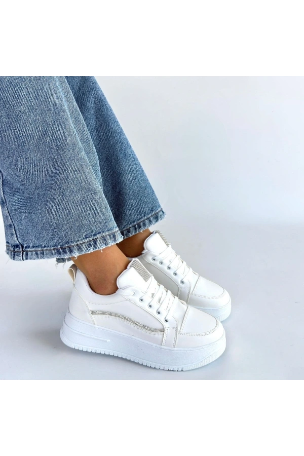 Natte Beyaz Cilt Bağcıklı Spor Ayakkabı