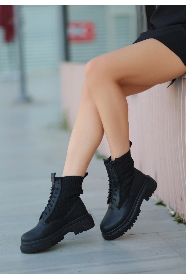 Utag Siyah Cilt Bağcıklı Bot