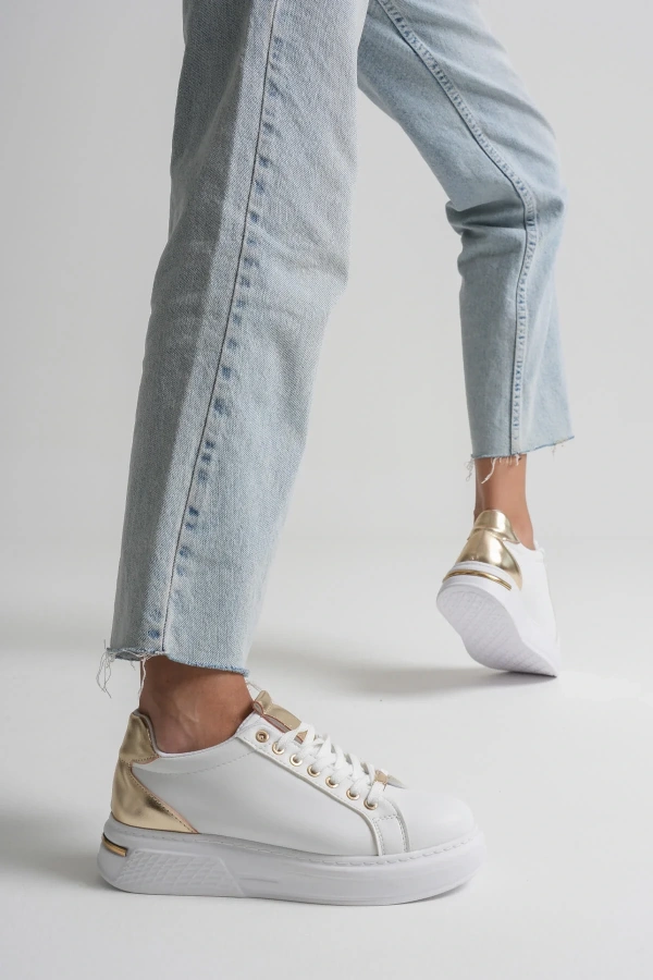 Vega Altın Detaylı Beyaz Kadın Spor Ayakkabı