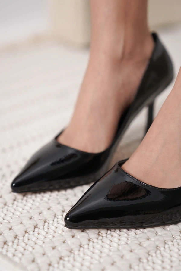 Zelena Kadın Siyah Kırışık Rugan Stiletto