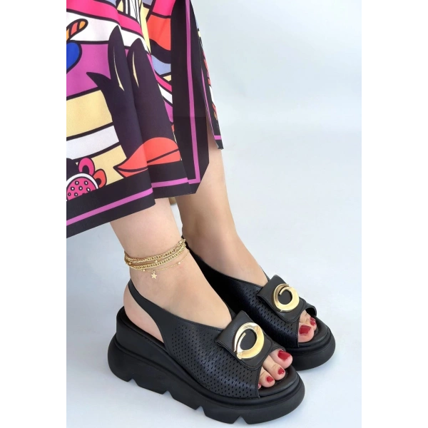 Gwon Siyah Cilt Dolgu Topuk Sandalet
