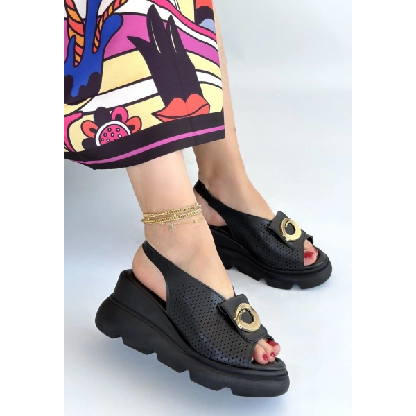 Gwon Siyah Cilt Dolgu Topuk Sandalet