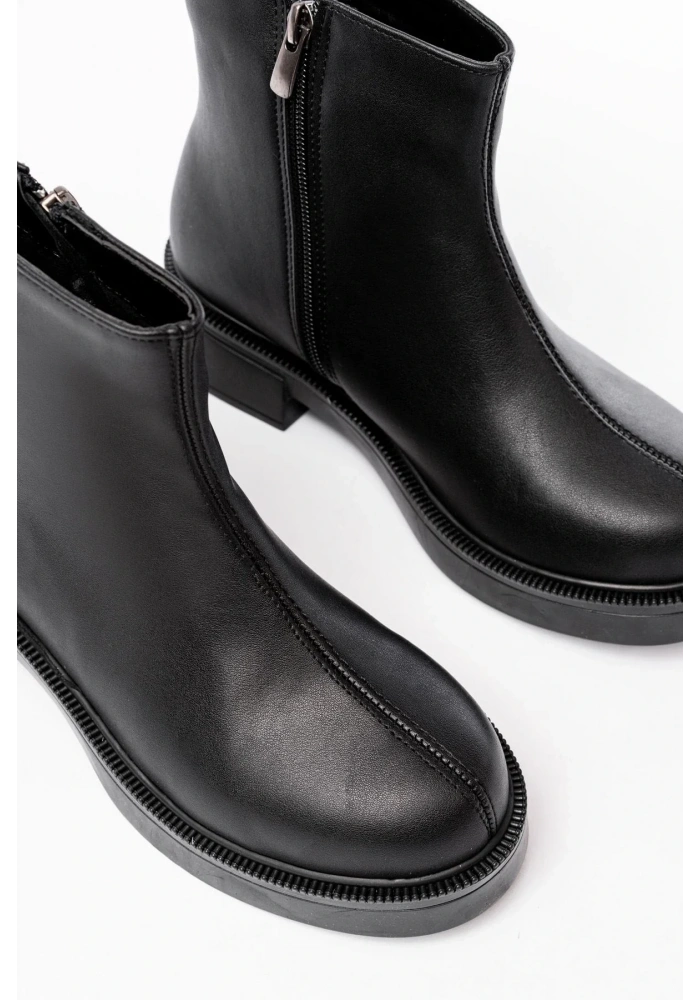 02-3033 Siyah Fermuarlı Günlük Kadın Bot