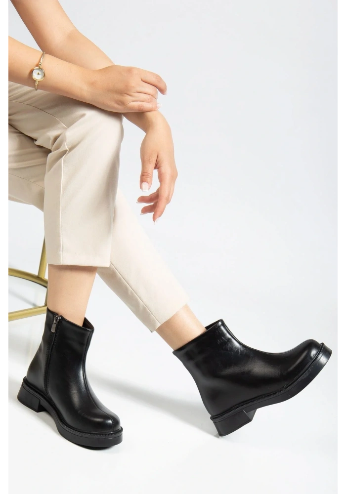 02-3033 Siyah Kırışık Rugan Fermuarlı Günlük Kadın Bot