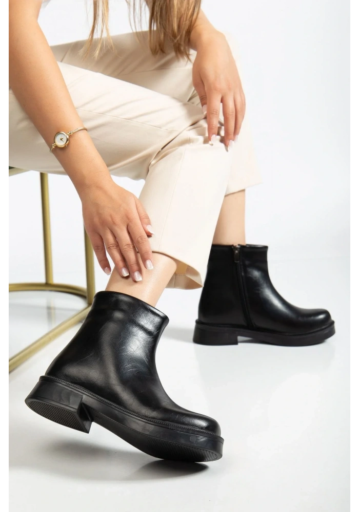 02-3033 Siyah Kırışık Rugan Fermuarlı Günlük Kadın Bot