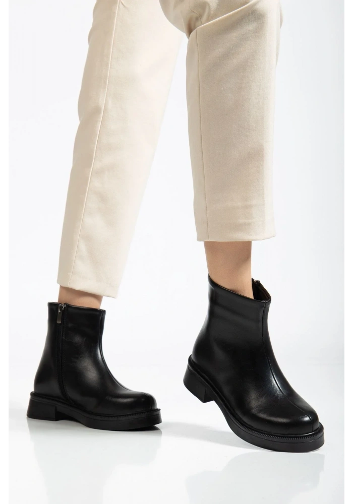 02-3033 Siyah Kırışık Rugan Fermuarlı Günlük Kadın Bot