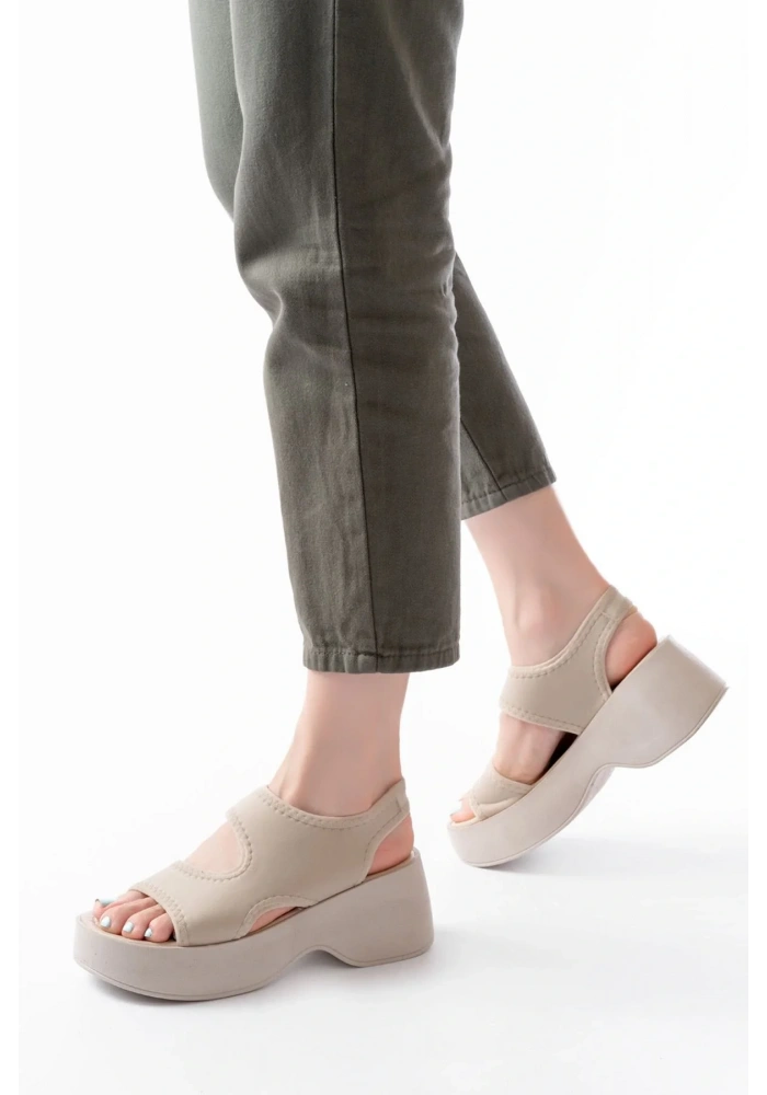 24414-573 Bej Dalgıç Günlük Dolgu Topuk Kadın Sandalet