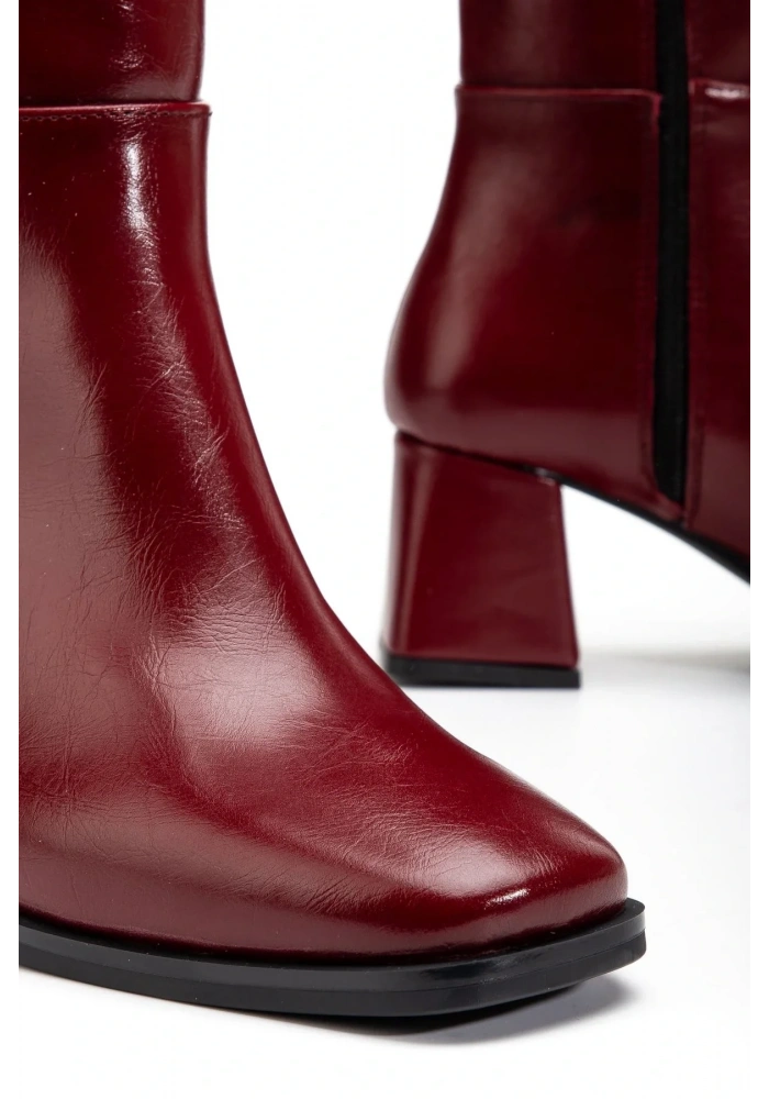 4804 Bordo Kırışık Rugan Fermuarlı Günlük Bayan Çizme