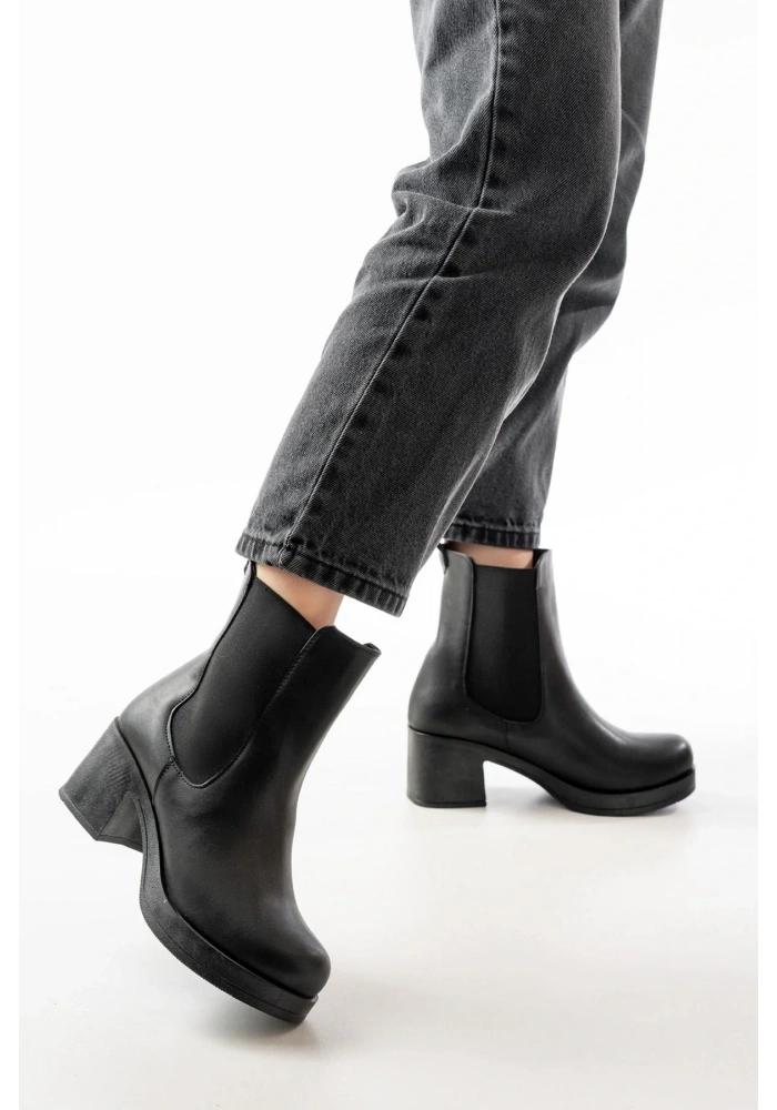 5109-3056 Siyah Lastikli Kalın Topuklu Günlük Kadın Bot