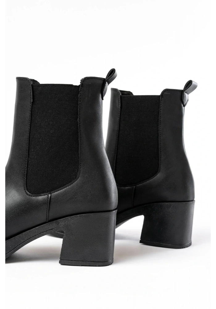 5109-3056 Siyah Lastikli Kalın Topuklu Günlük Kadın Bot