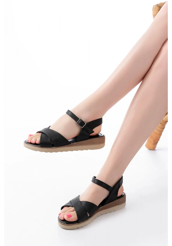 692-564 Siyah Ortopedik Taban Çapraz Tokalı Kadın Sandalet