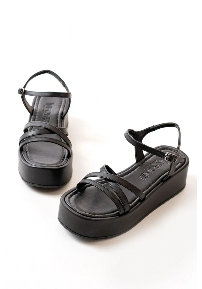 861-1016 Siyah Dolgu Kadın Sandalet