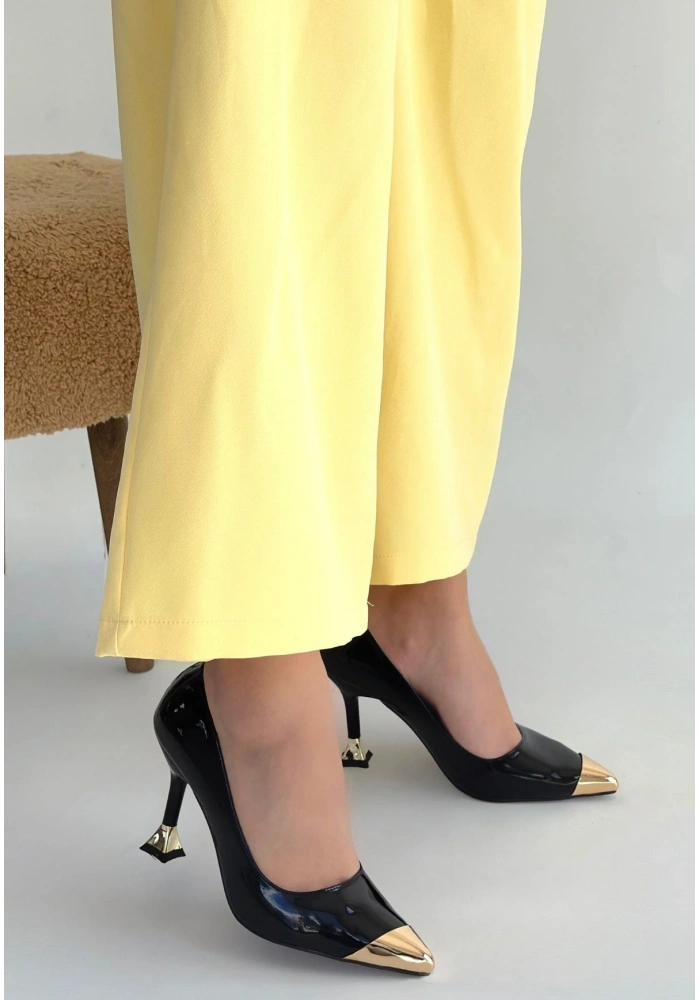 Artem Siyah Rugan Topuklu Ayakkabı