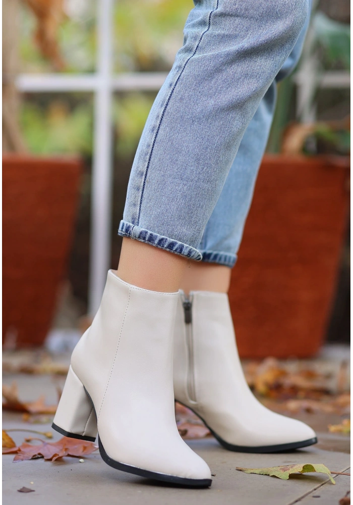 Biya Bej Cilt Topuklu Bot