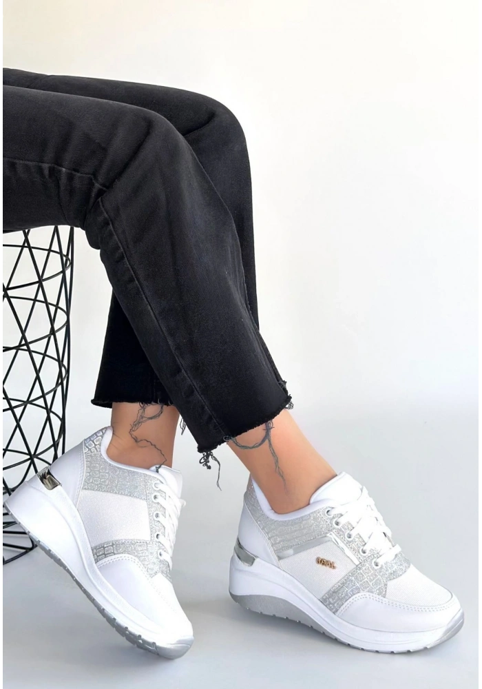 Geja Beyaz Cilt Bağcıklı Spor Ayakkabı