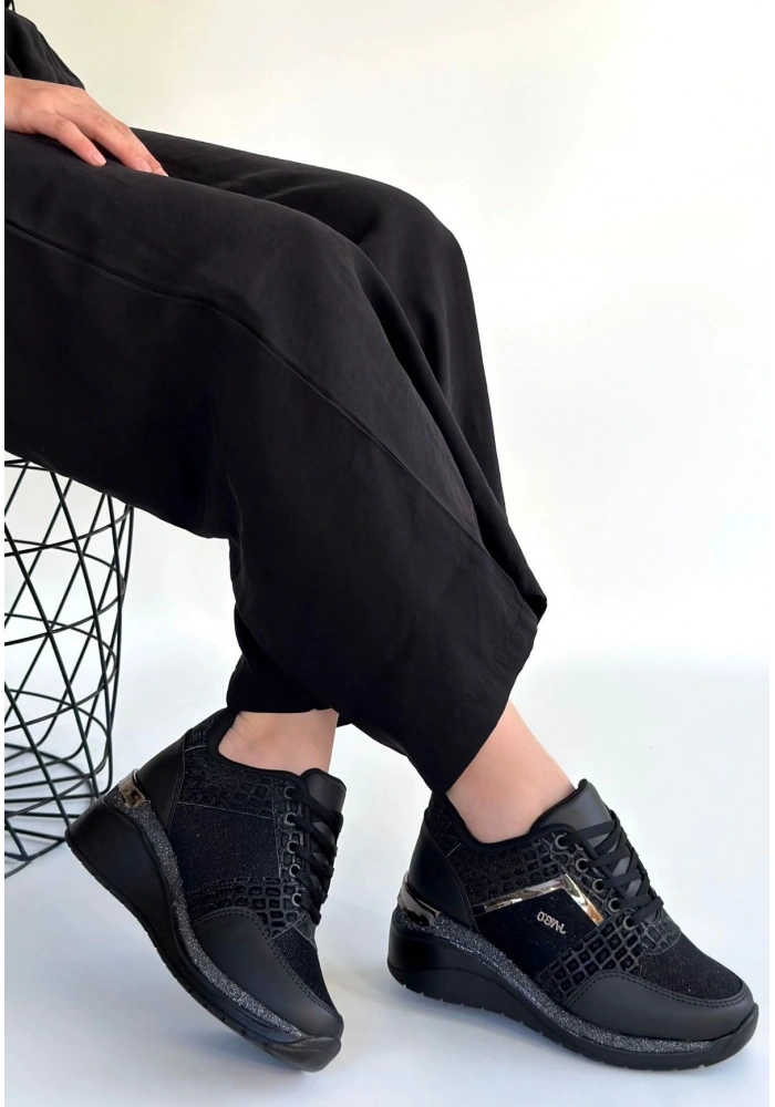 Geja Siyah Cilt Bağcıklı Spor Ayakkabı