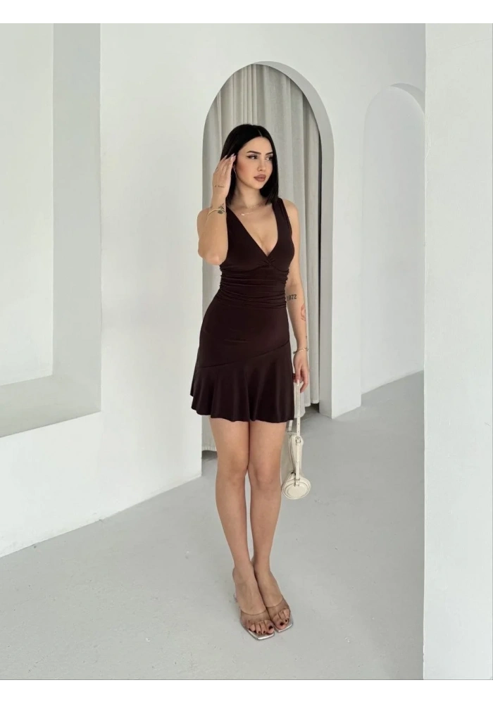 Kadın Derin V Yaka Sırt Dekolteli Mini Elbise Drapeli Şık Kolsuz - Kahverengi
