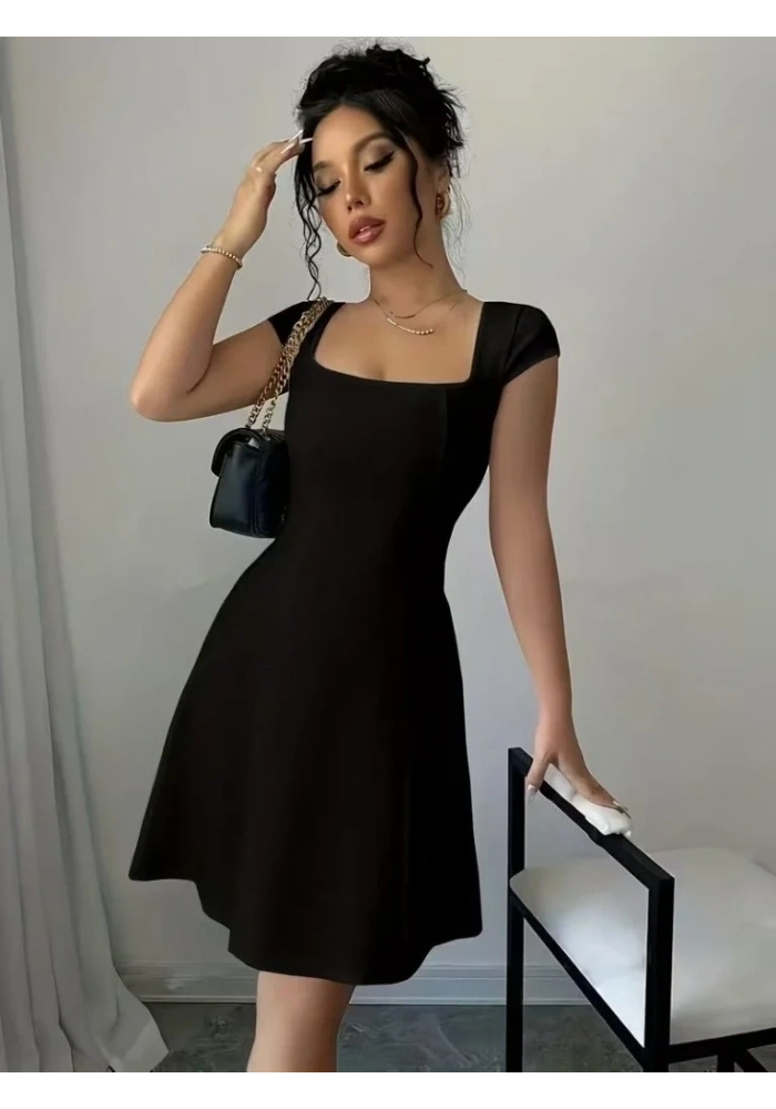 Kadın Kısa Kollu Kare Yakalı Kısa Ithal Krep Elbise