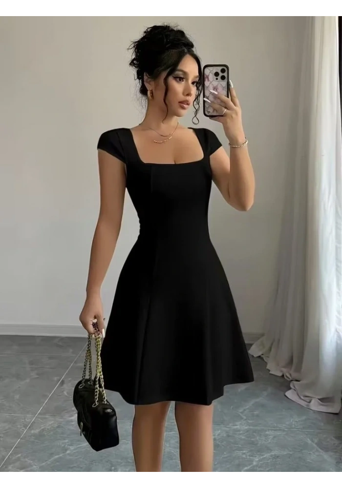 Kadın Kısa Kollu Kare Yakalı Kısa Ithal Krep Elbise