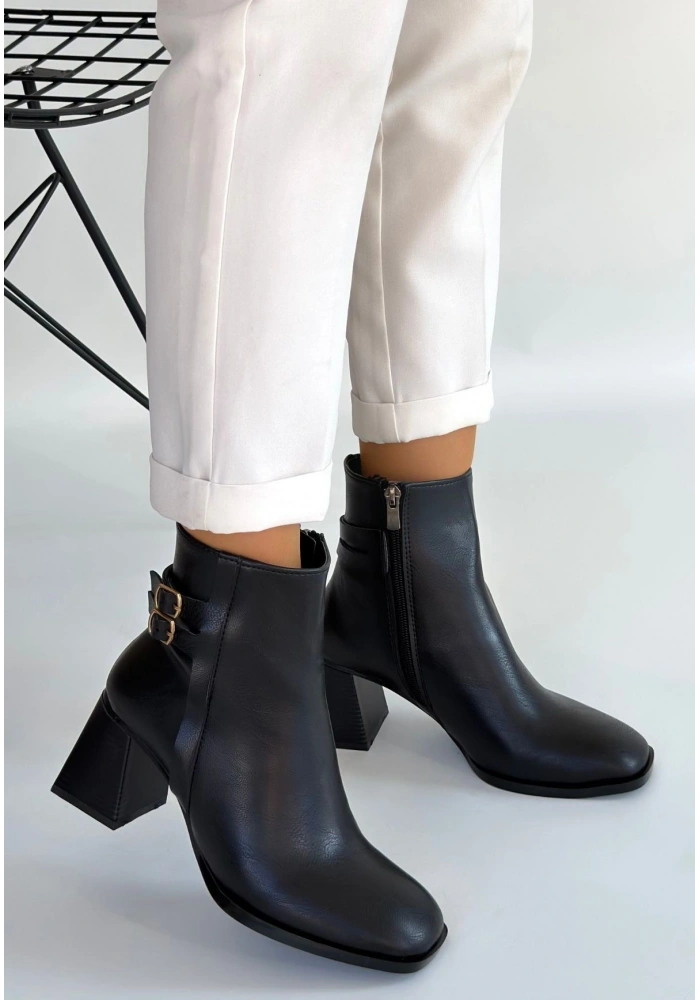 Kanda Siyah Cilt Topuklu Bot